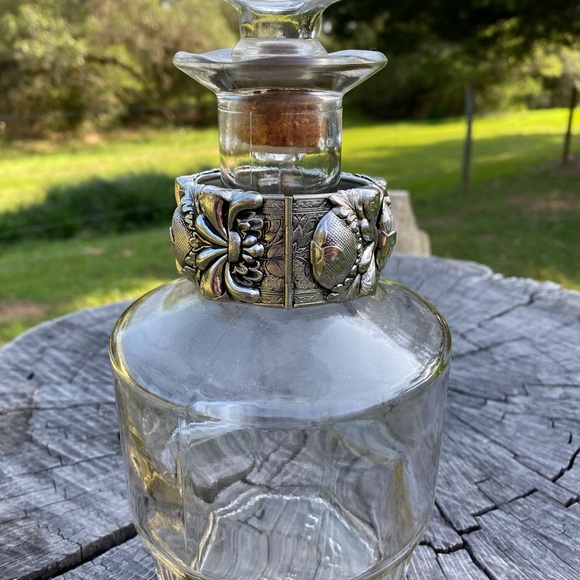 Vintage Victorian Revival Silver Plated Hinged Bangle . Costume Jewelry - Picture 7 of 8